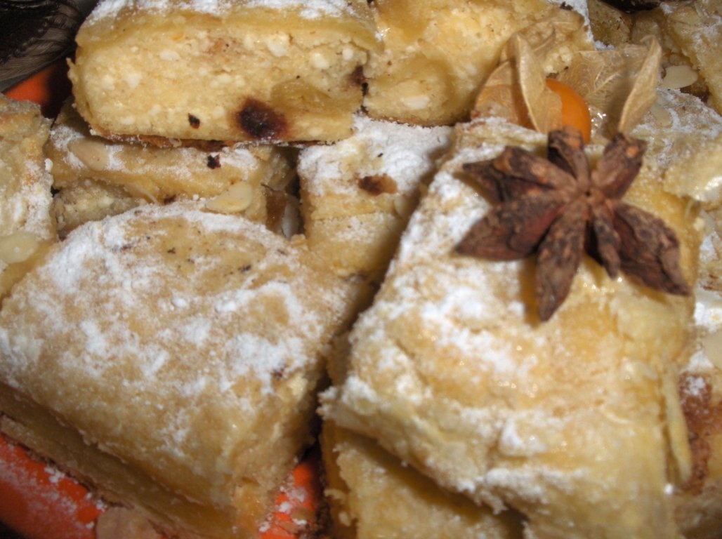 Placinta simpla cu umplutura de urda cremoasa