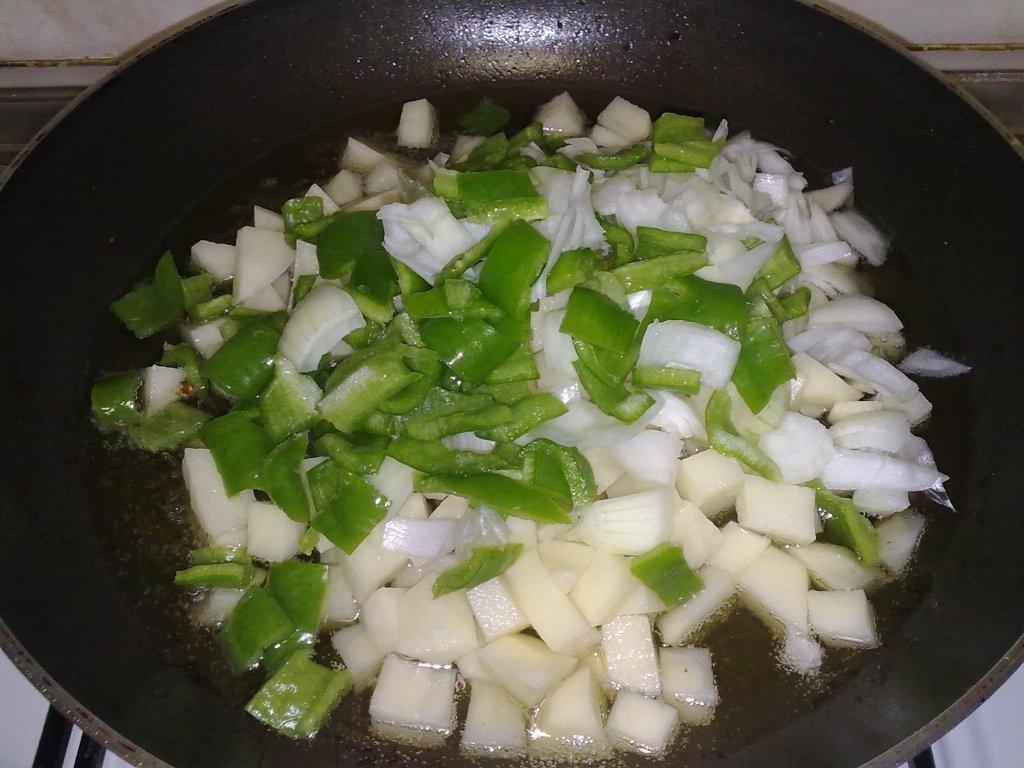 Omleta spaniola modificata.