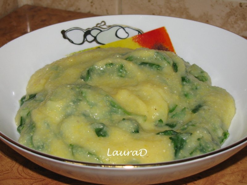 Mamaliga cremoasa cu spanac