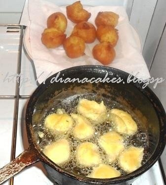 Bomboloni amorezate-gogosi din aluat oparit