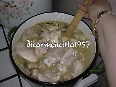 Ciulama de ciuperci champignion cu pulpe de pui