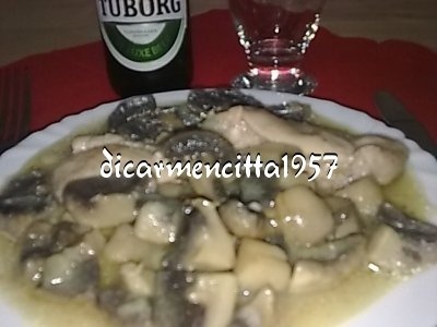 Ciulama de ciuperci champignion cu pulpe de pui