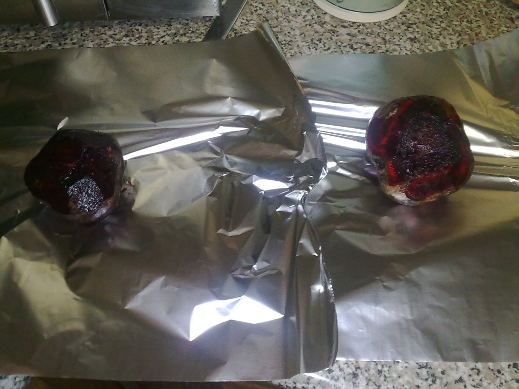 Cartofi cu sfecla la cuptor.