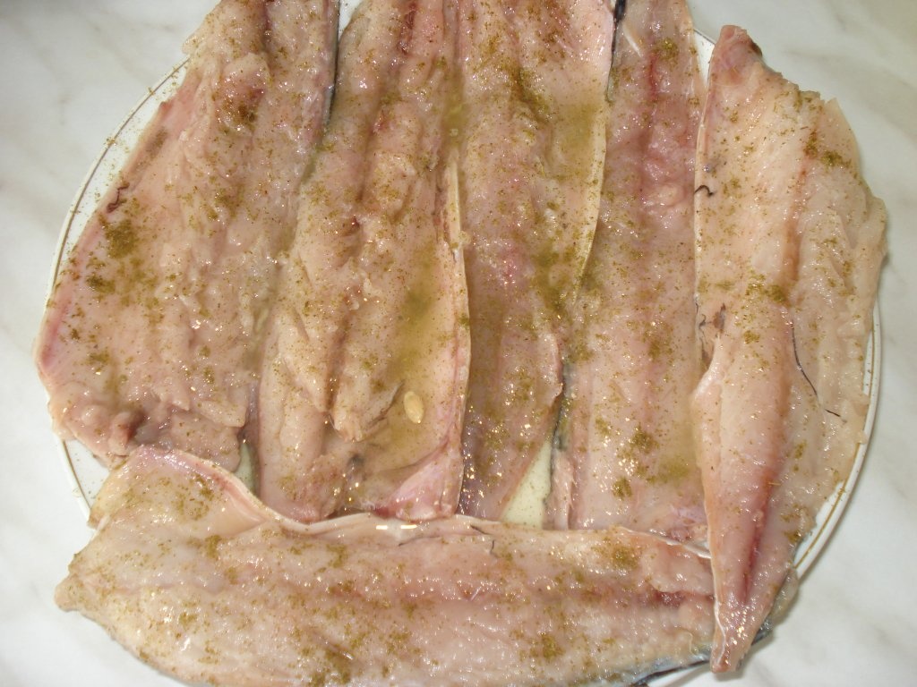 Peste la gratar cu sos de usturoi