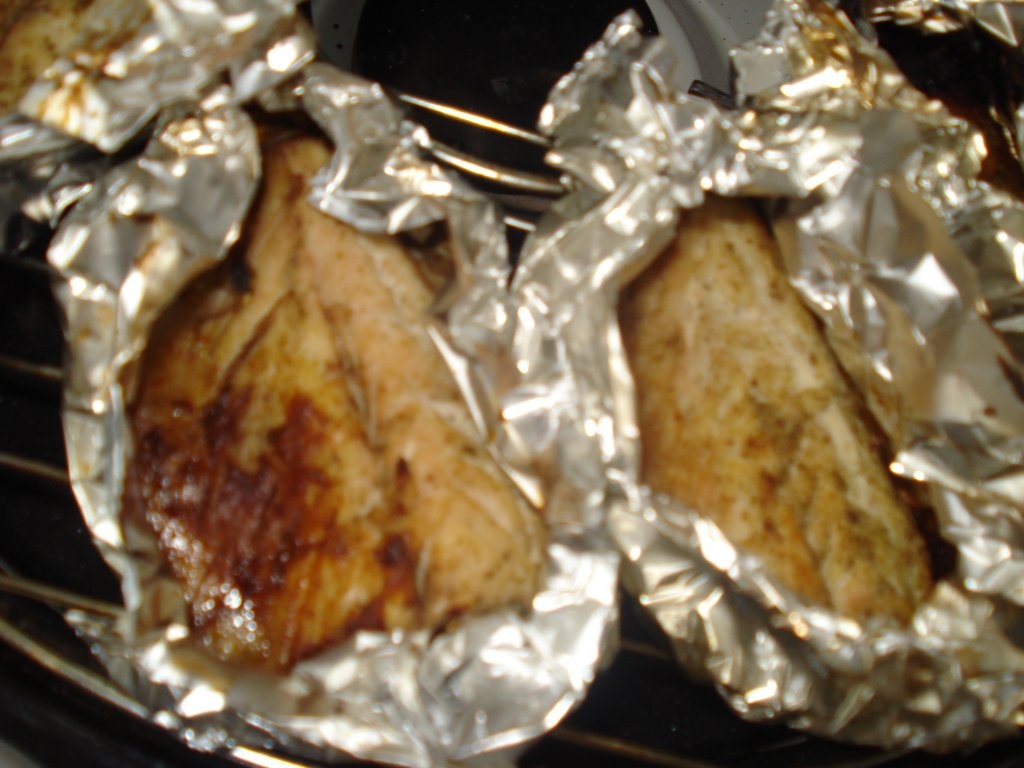 Peste la gratar cu sos de usturoi