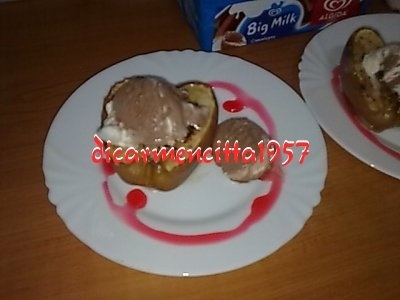 Mere coapte cu inghetata si scortisoara