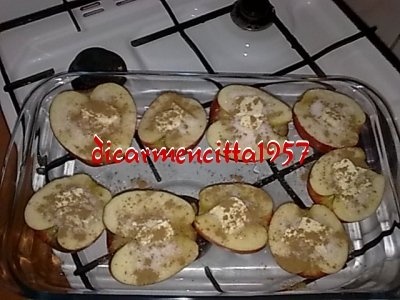 Mere coapte cu inghetata si scortisoara