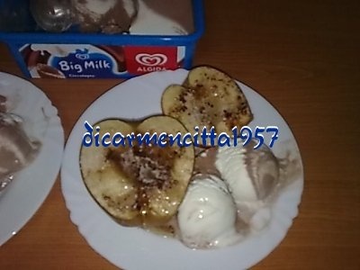 Mere coapte cu inghetata si scortisoara