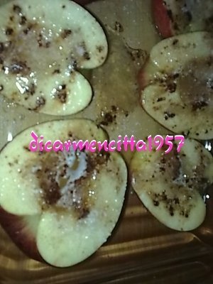 Mere coapte cu inghetata si scortisoara