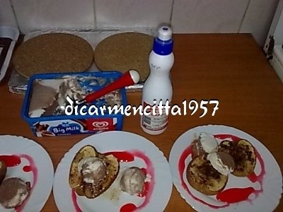 Mere coapte cu inghetata si scortisoara