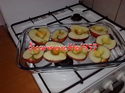 Mere coapte cu inghetata si scortisoara