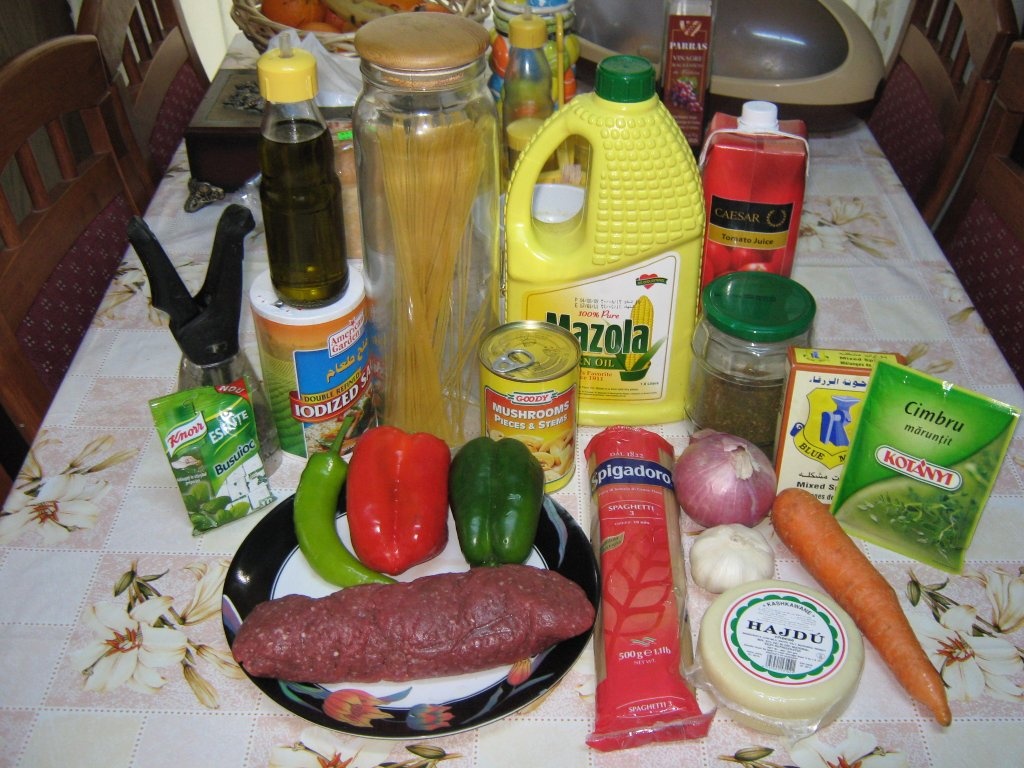 Spaghete cu sos Bolognese