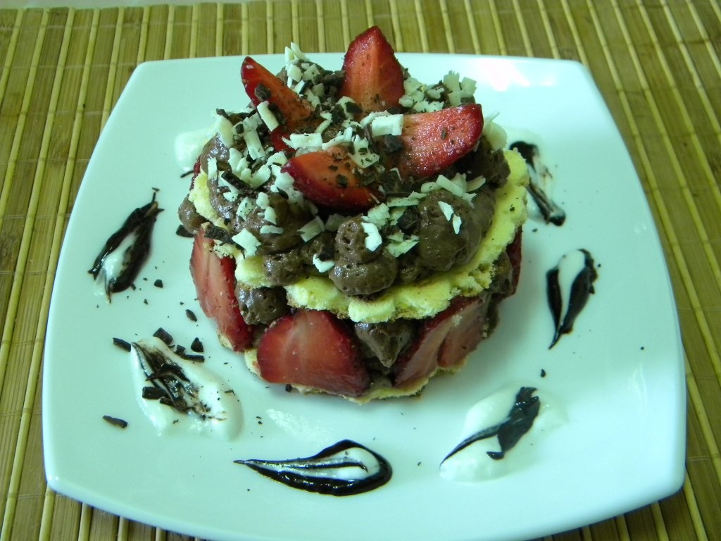 Prajitura din ciocolata si capsuni