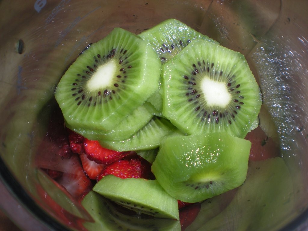 Milkshake de capsuni si kiwi