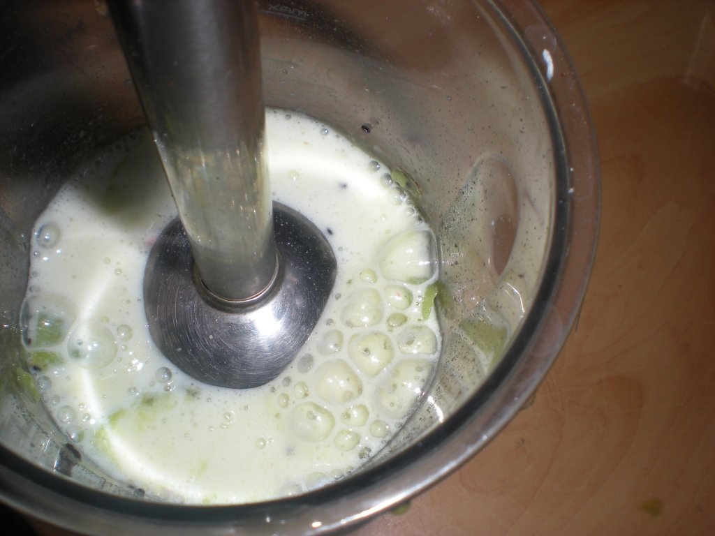 Milkshake de capsuni si kiwi
