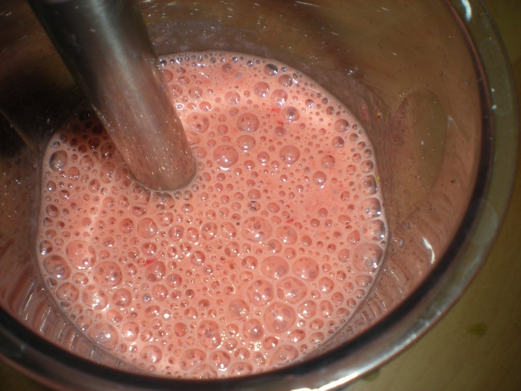 Milkshake de capsuni si kiwi