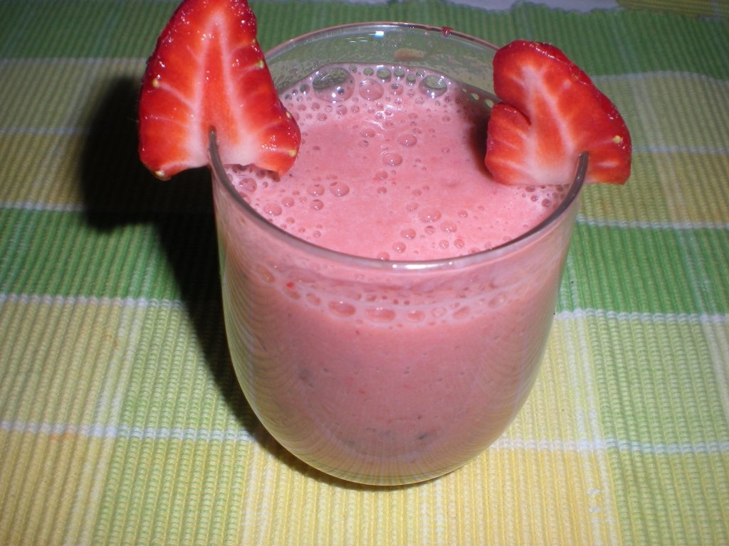 Milkshake de capsuni si kiwi