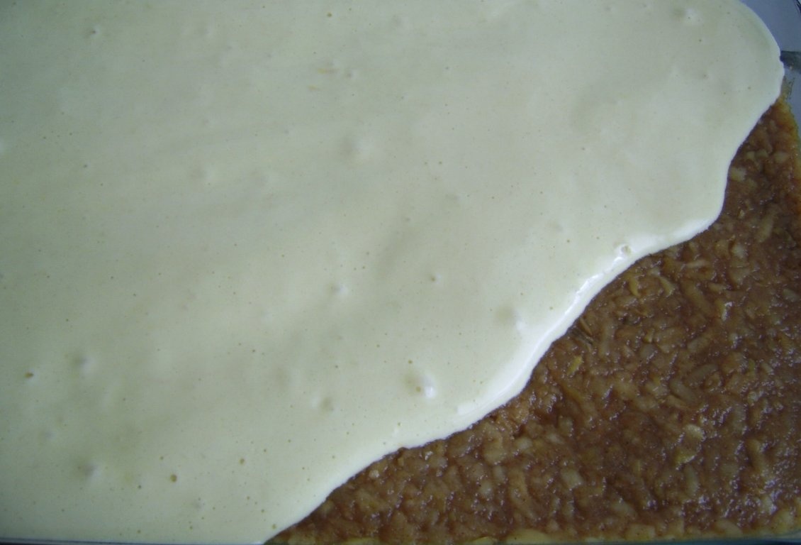 Prajitura turnata cu mere