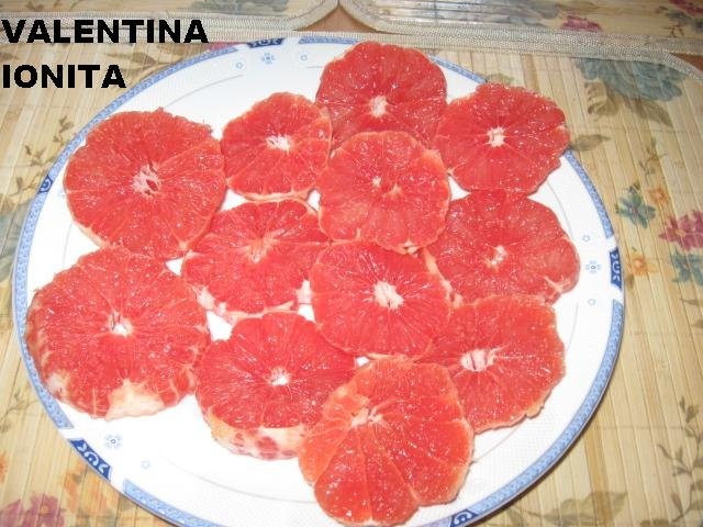 Grapefruit rosu in sos caramel