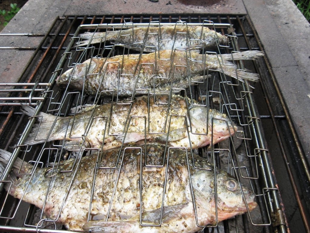 Peste la gratar cu  cartofi