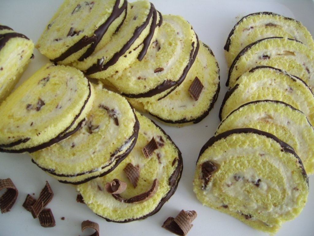 Rulada cu crema de vanilie