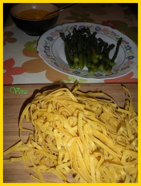 Taitei cu sparanghel si fontal