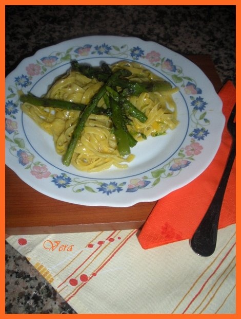 Taitei cu sparanghel si fontal