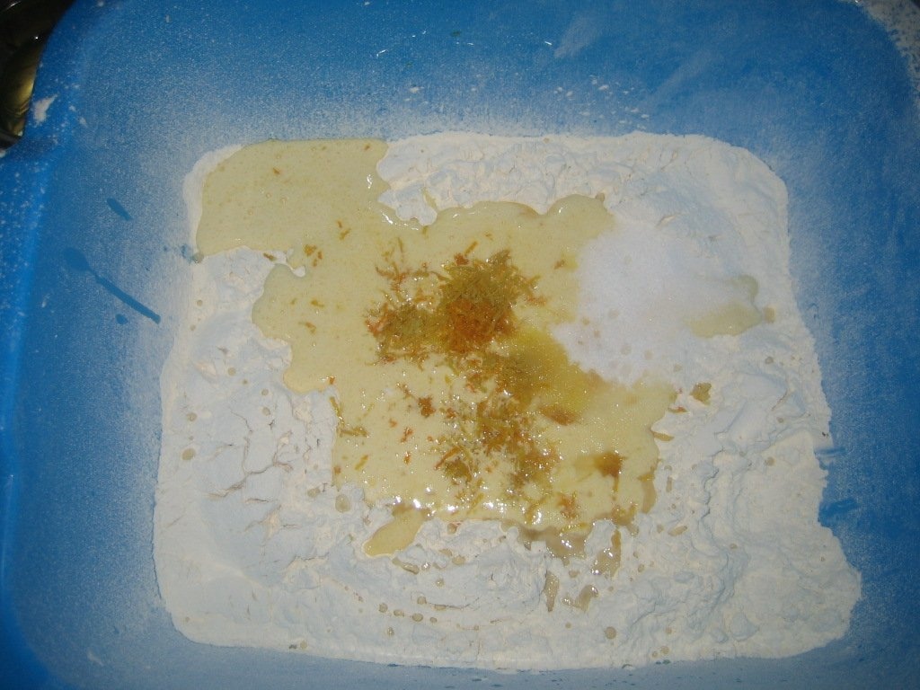 Cozonac cu crema de nuci si rahat