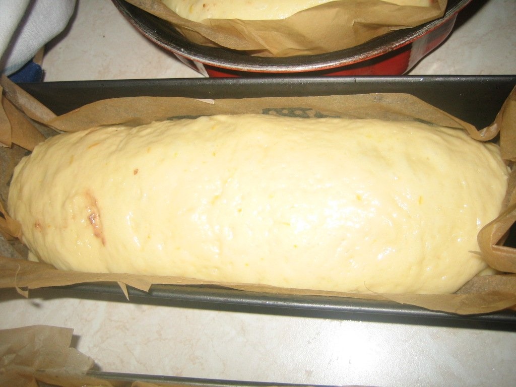 Cozonac cu crema de nuci si rahat