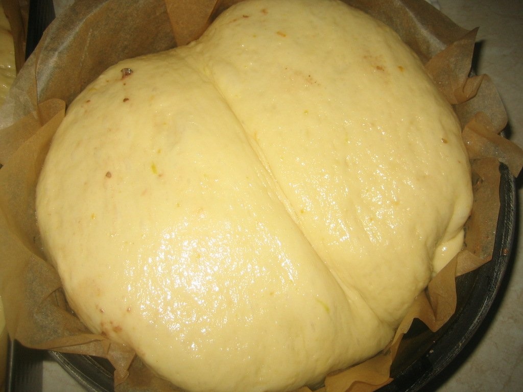 Cozonac cu crema de nuci si rahat