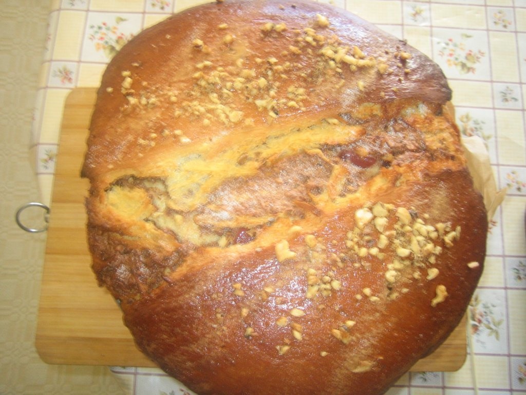 Cozonac cu crema de nuci si rahat