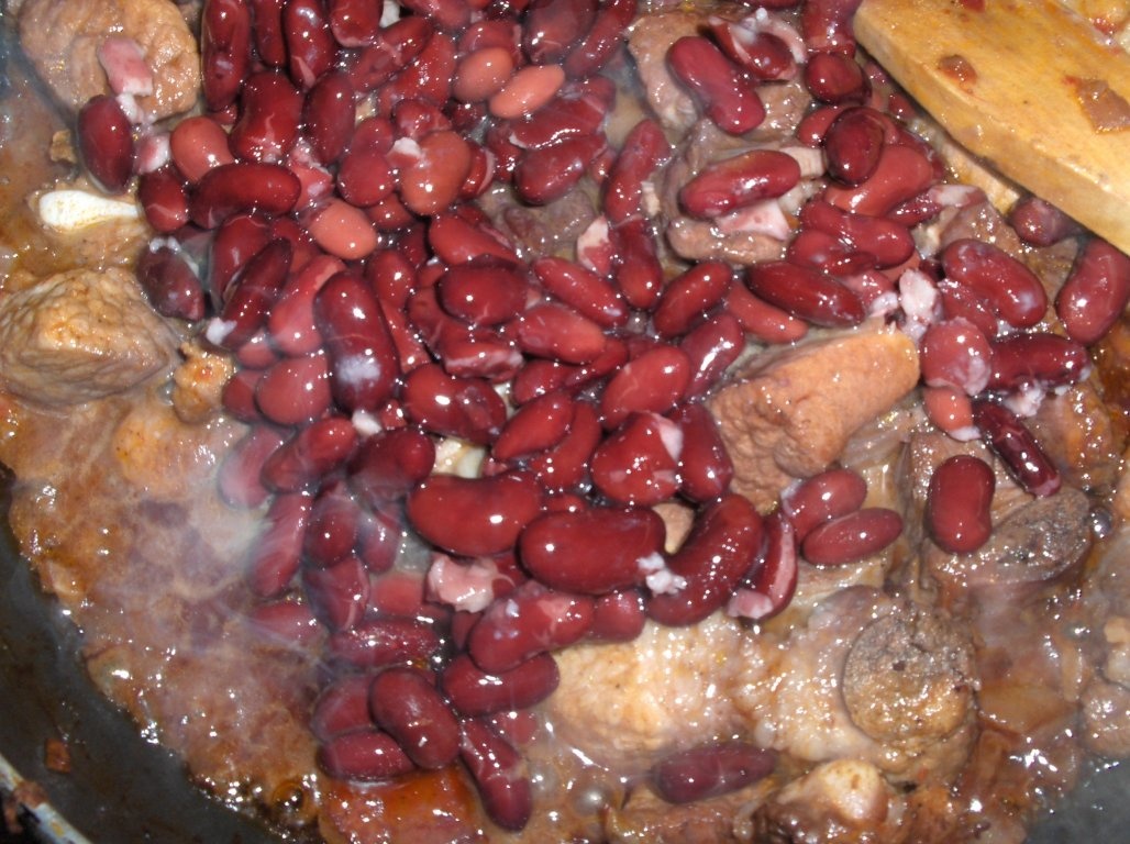 Fasole cu costita si orez alb(Feijoada de Entercosto)