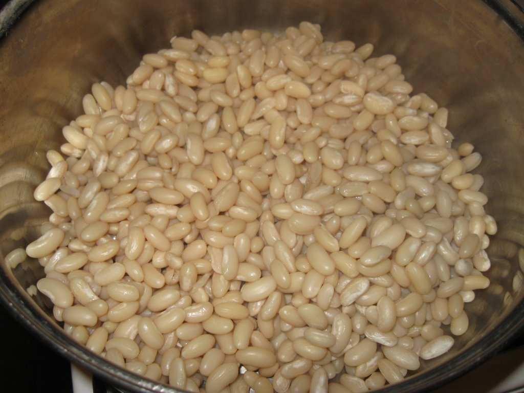 Mancare de fasole boabe cu afumatura