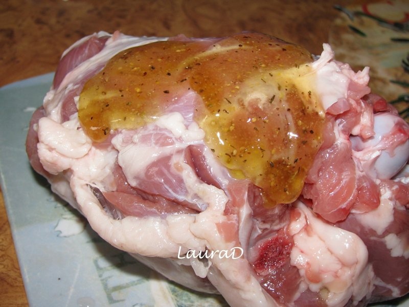 Miel la cuptor cu rozmarin, miere si cartofi noi