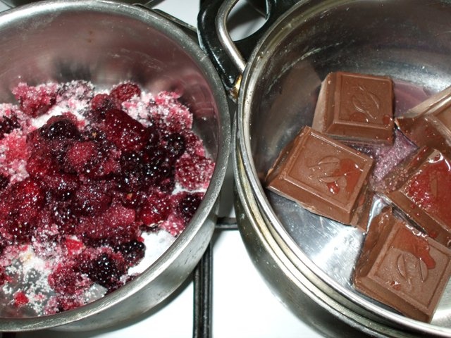 Tort Iepuras cu mure si ciocolata