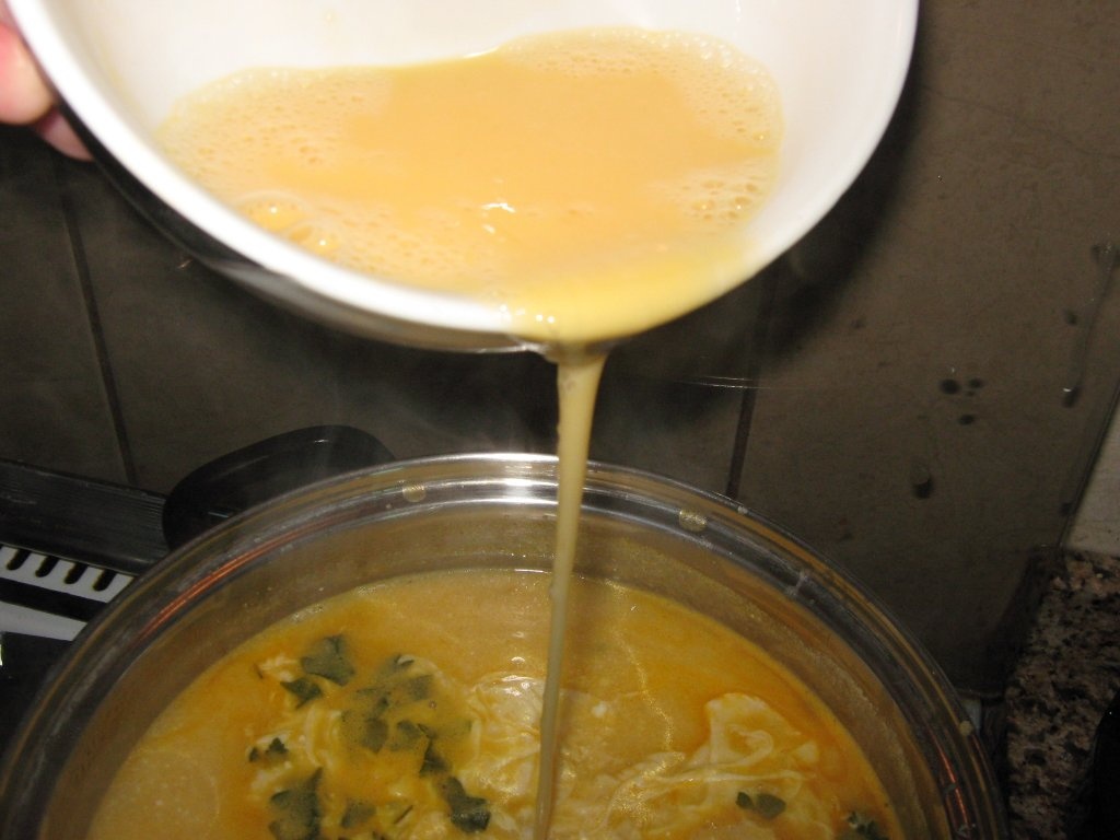 Supa cu zdremte de oua