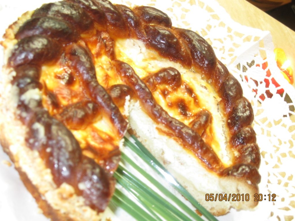 Pasca cu branza dulce si stafide