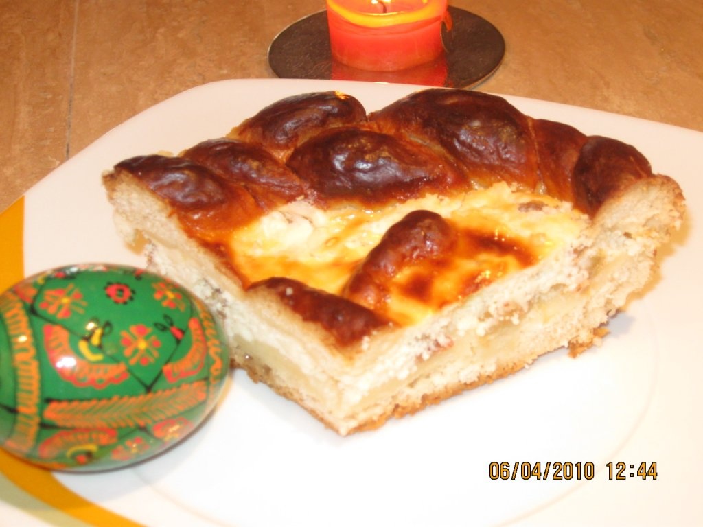 Pasca cu branza dulce si stafide