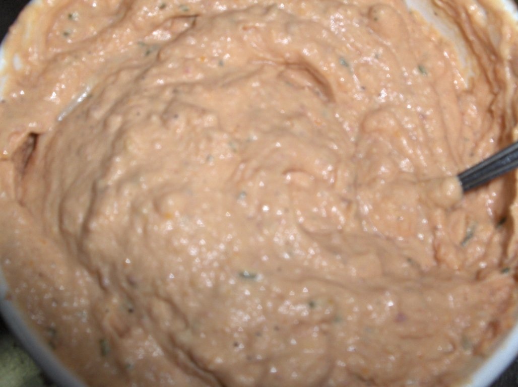 Oua umplute cu pateu de pasare si maioneza de usturoi