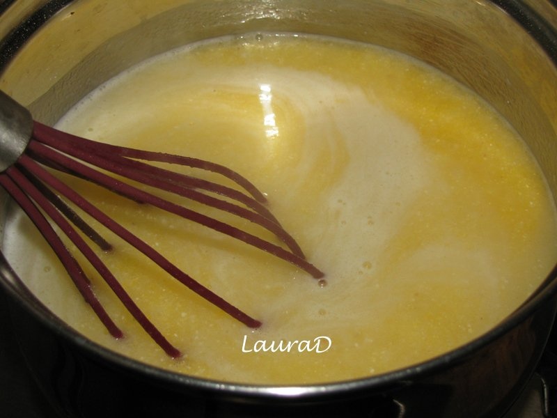 Triunghiuri de mamaliga la gratar cu legume coapte