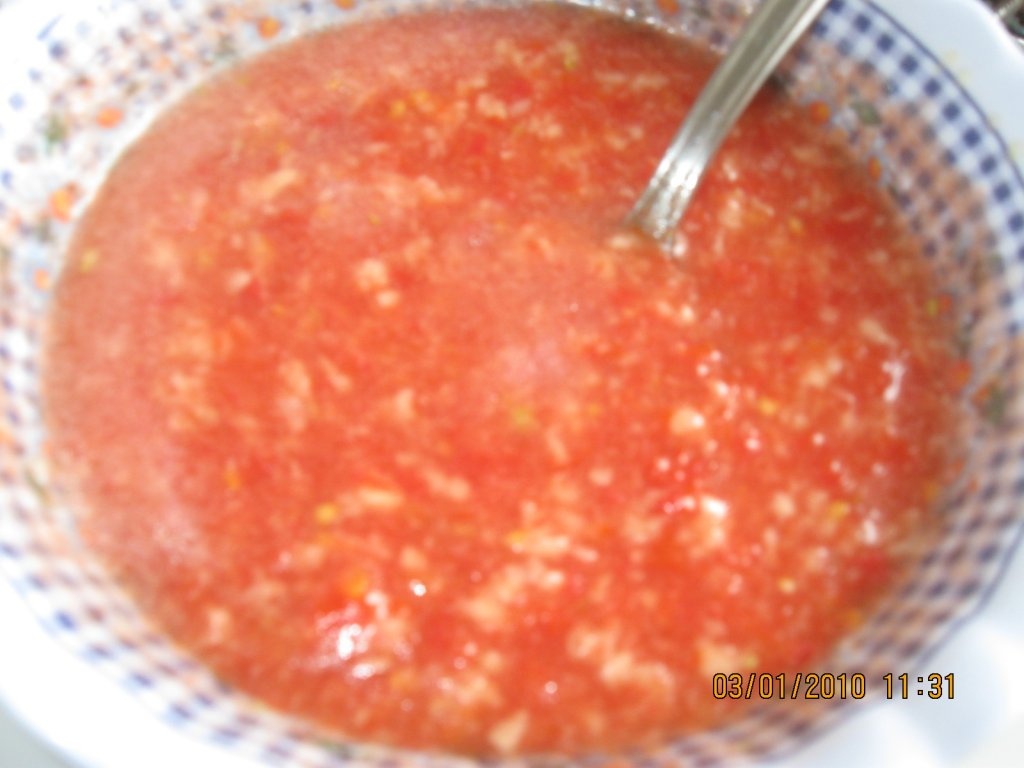 Crap la cuptor in sos de rosii