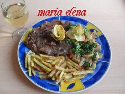 Ceafa de porc cu garnitura de ciuperci si cartofi