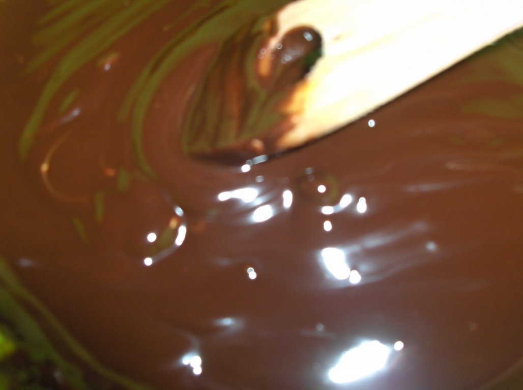 Tort de ciocolata neagra cu crema de frisca(Bolo de chocolate preto)