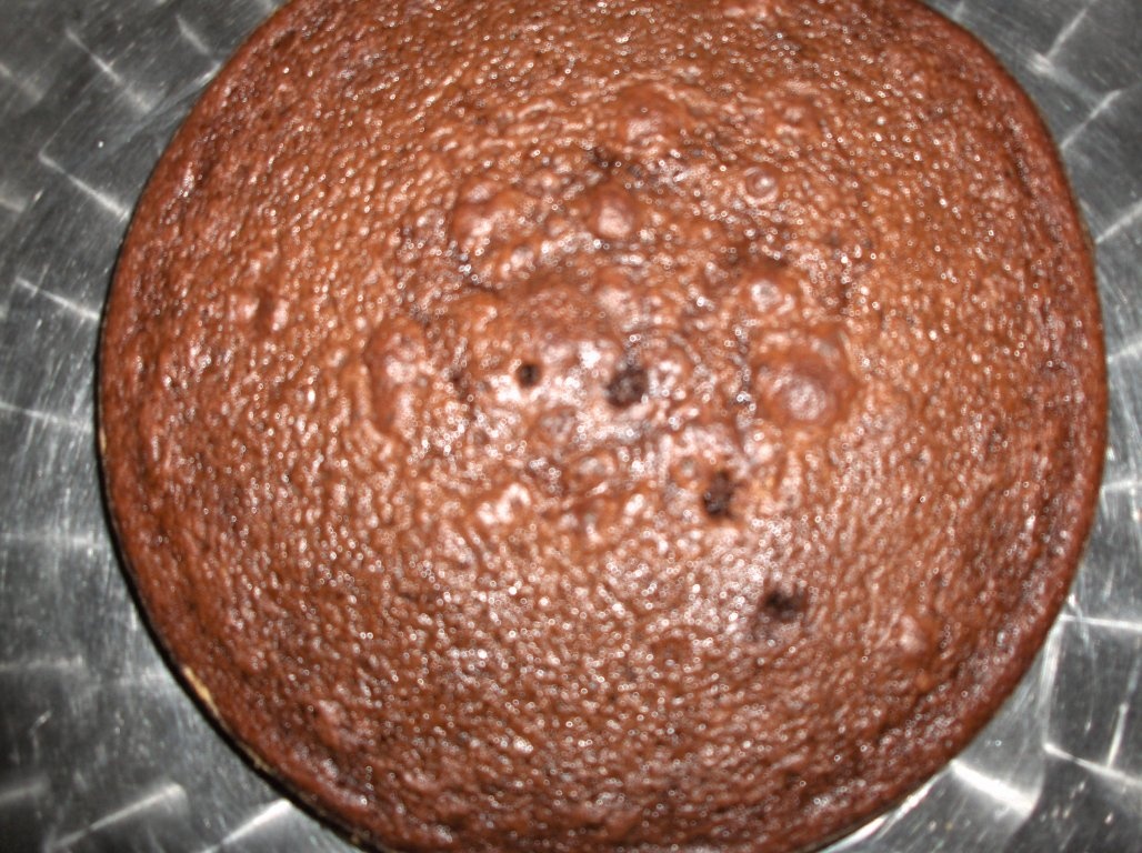 Tort de ciocolata neagra cu crema de frisca(Bolo de chocolate preto)