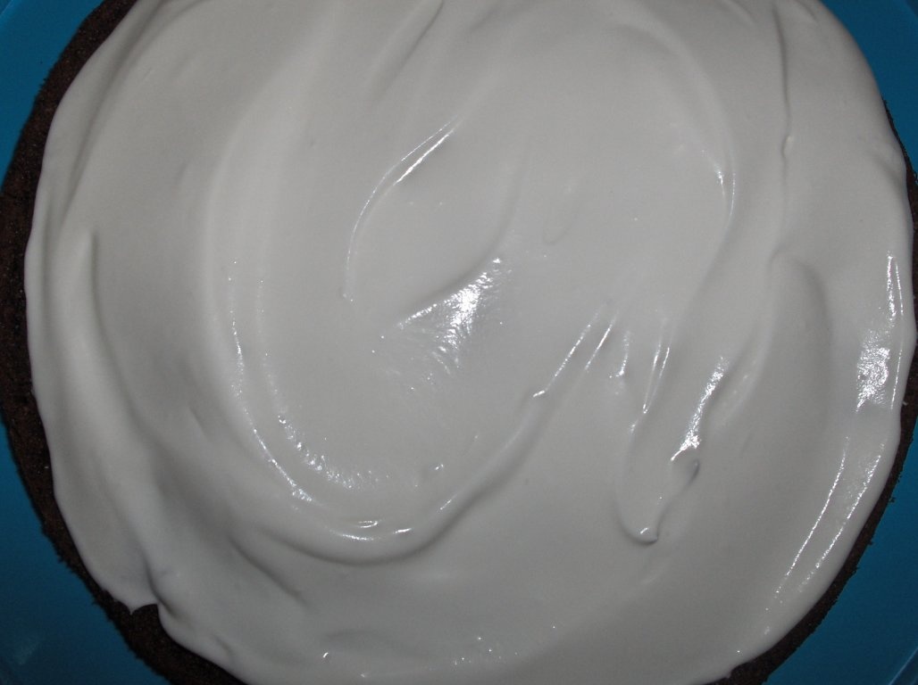 Tort de ciocolata neagra cu crema de frisca(Bolo de chocolate preto)