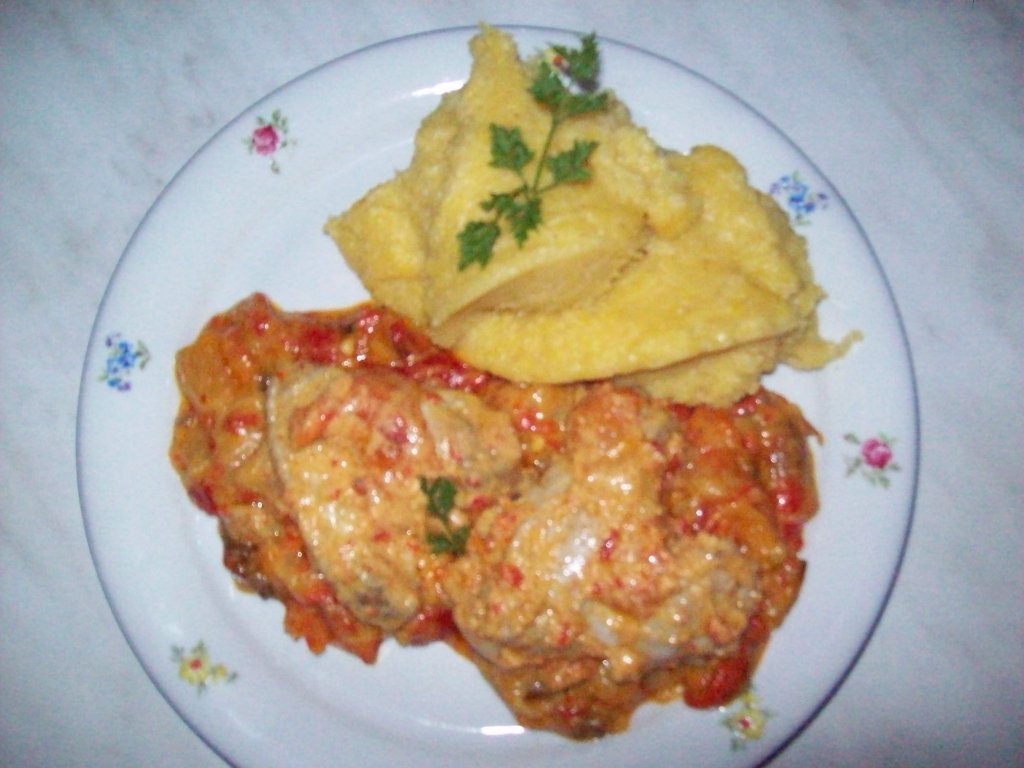 Pui cu ardei copti si smantana