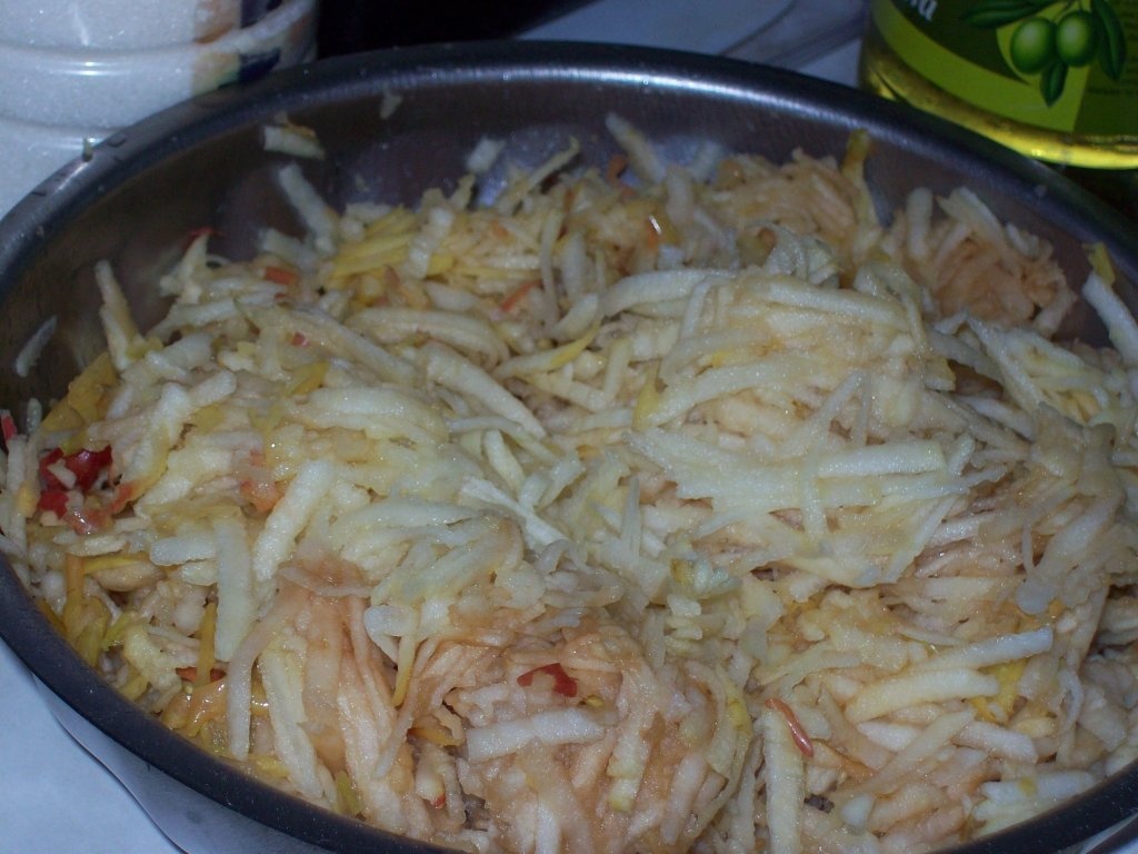 Placinta cu foi subtiri si mere sau varza