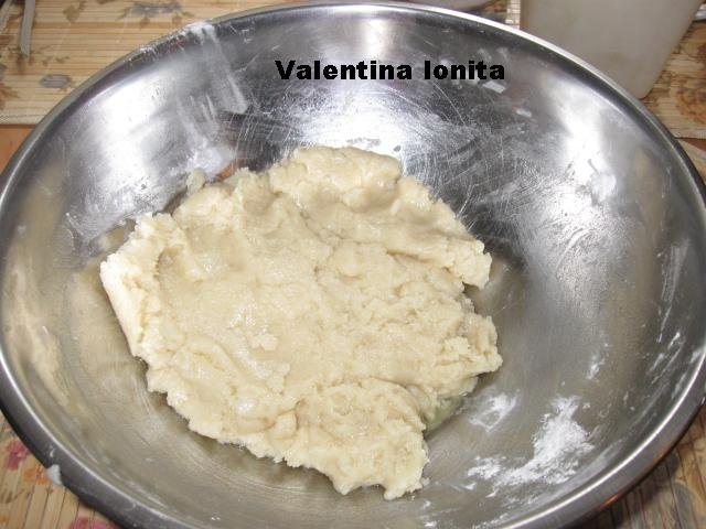 Prajitura sfaramicioasa cu prune uscate