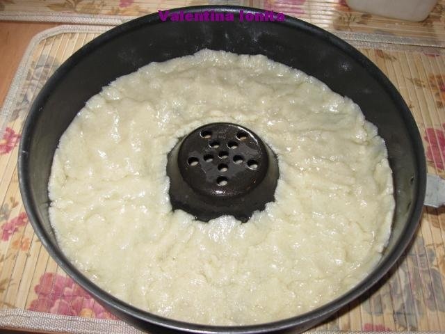 Prajitura sfaramicioasa cu prune uscate