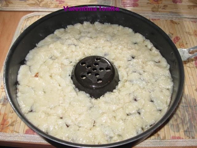 Prajitura sfaramicioasa cu prune uscate